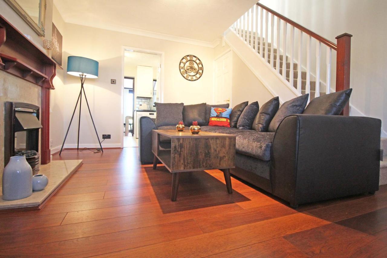 The Barwoods - Modern Spacious Home In Chester - Parking Kültér fotó