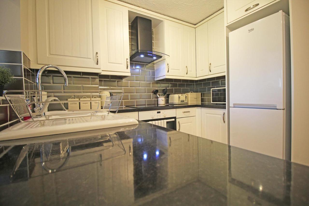 The Barwoods - Modern Spacious Home In Chester - Parking Kültér fotó